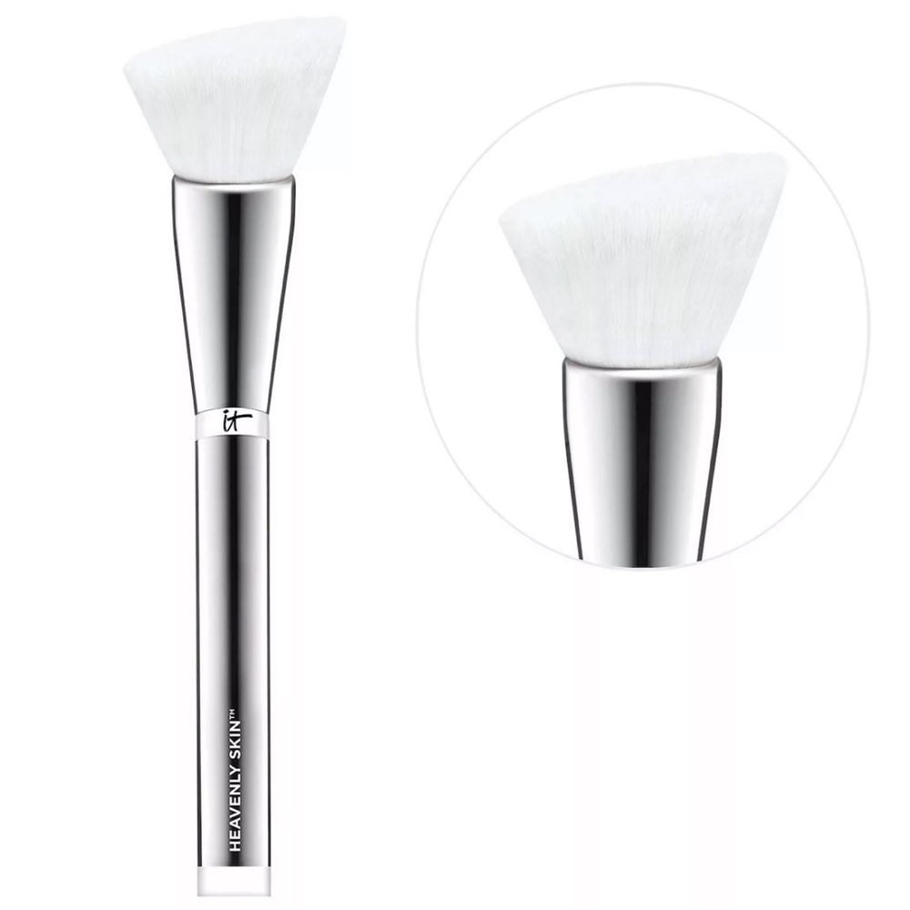 IT Cosmetics‎ Heavenly Skin Skin-Smoothing Complexion Brush #704